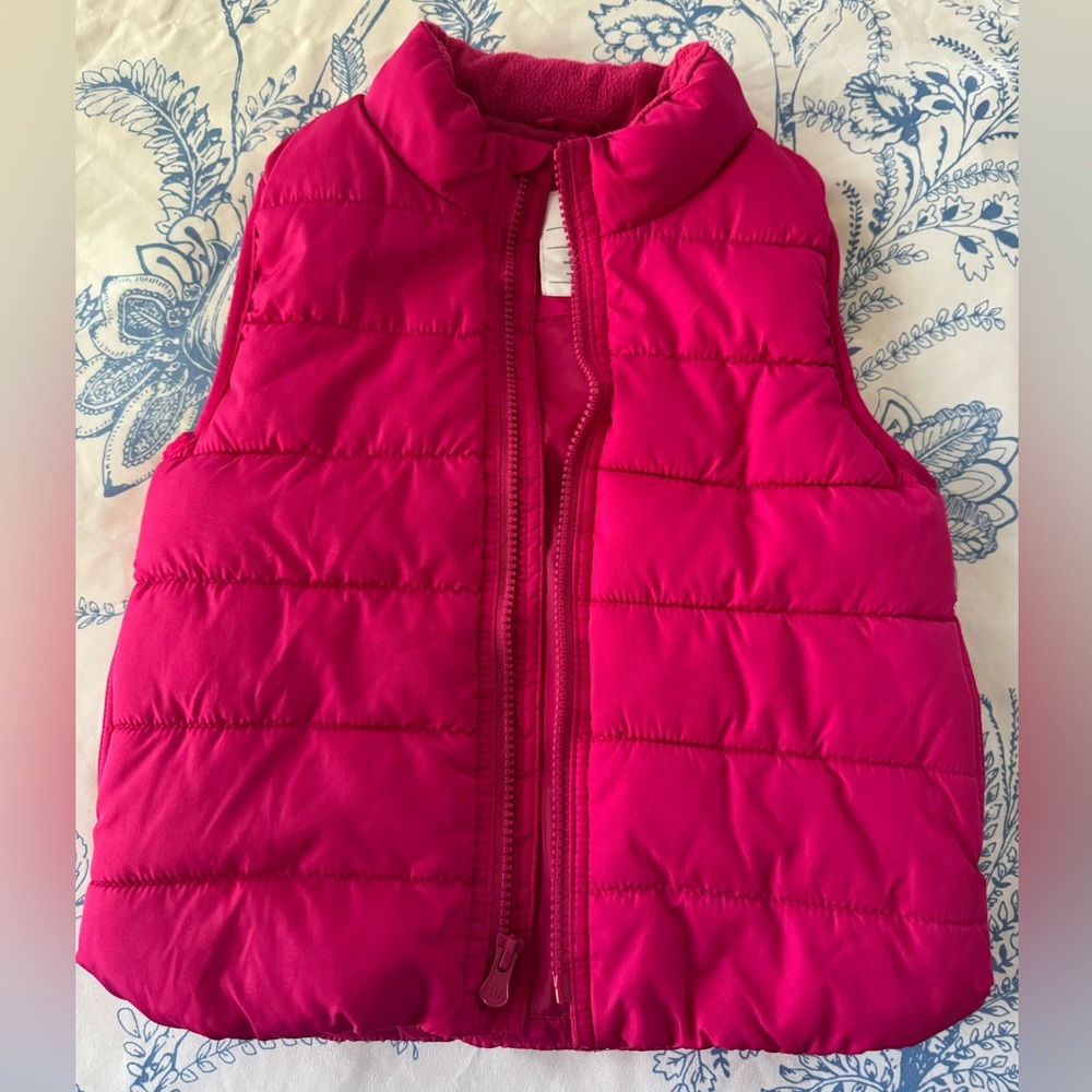 GAP toddler puffer vest, Vibrant hot Pink, size 4